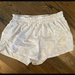 White Lululemon Tracker II Shorts HR 4” Size 12